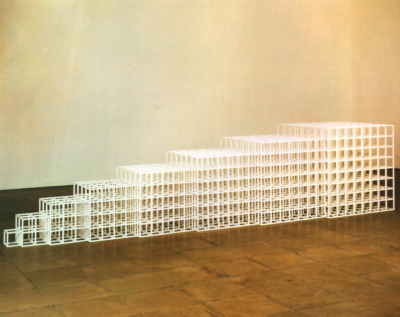 Владими Смирнов - Сознание (Сол Левитт - Открытая геометрия strusture IV, 1990)